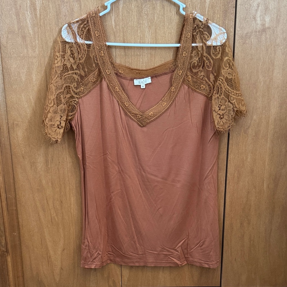LA MIEL Brown Lace Sleeve Blouse